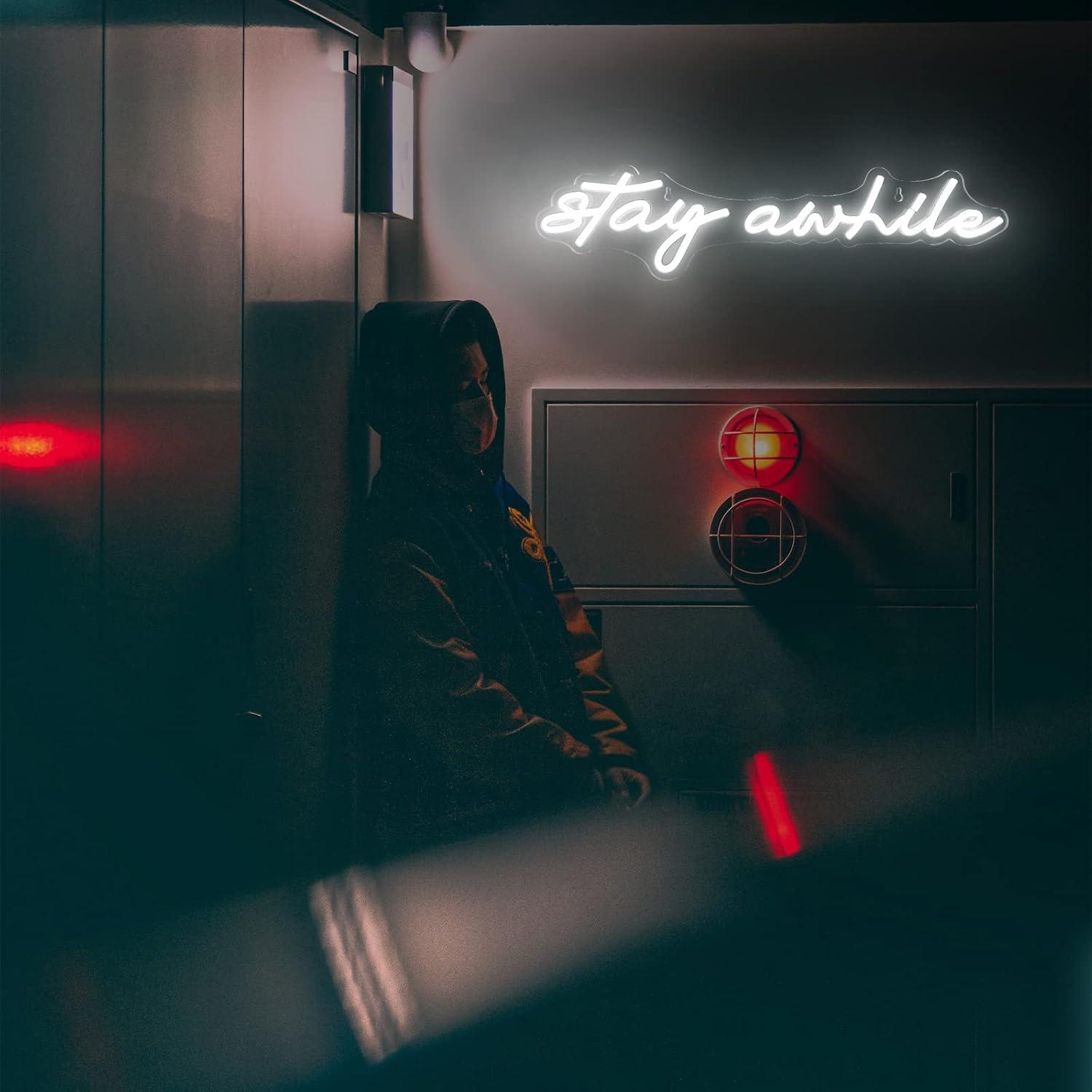 Insegne al Neon 'Stay Awhile'  - Home Decor Light recensione e prezzo