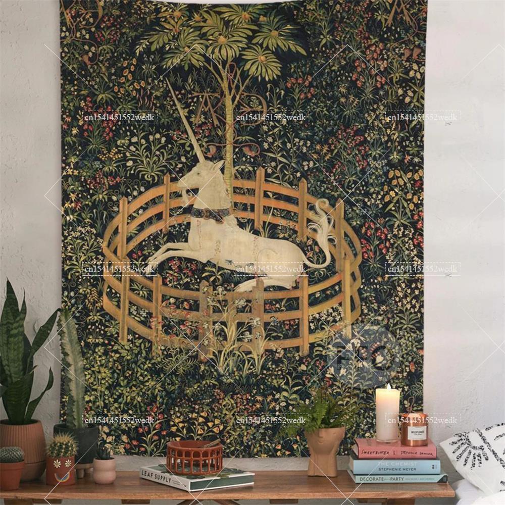 The Unicorn In straight Wall T - Home Decor Yoga recensione e prezzo